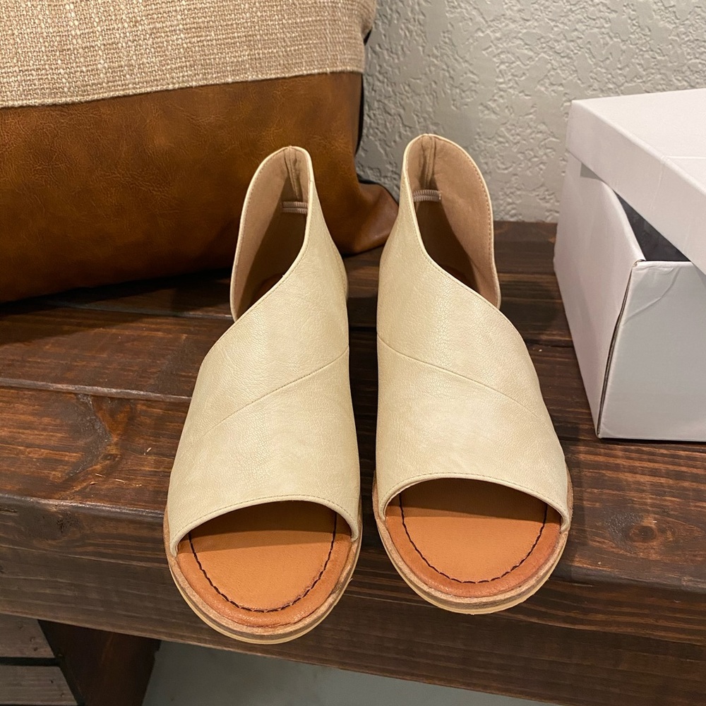 Sandals size 8 Beast Brand